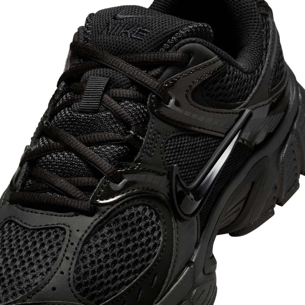 ナイキ（NIKE）（レディース）スニーカー スポーツシューズ ウィメンズ V5 RNR HQ7901-001