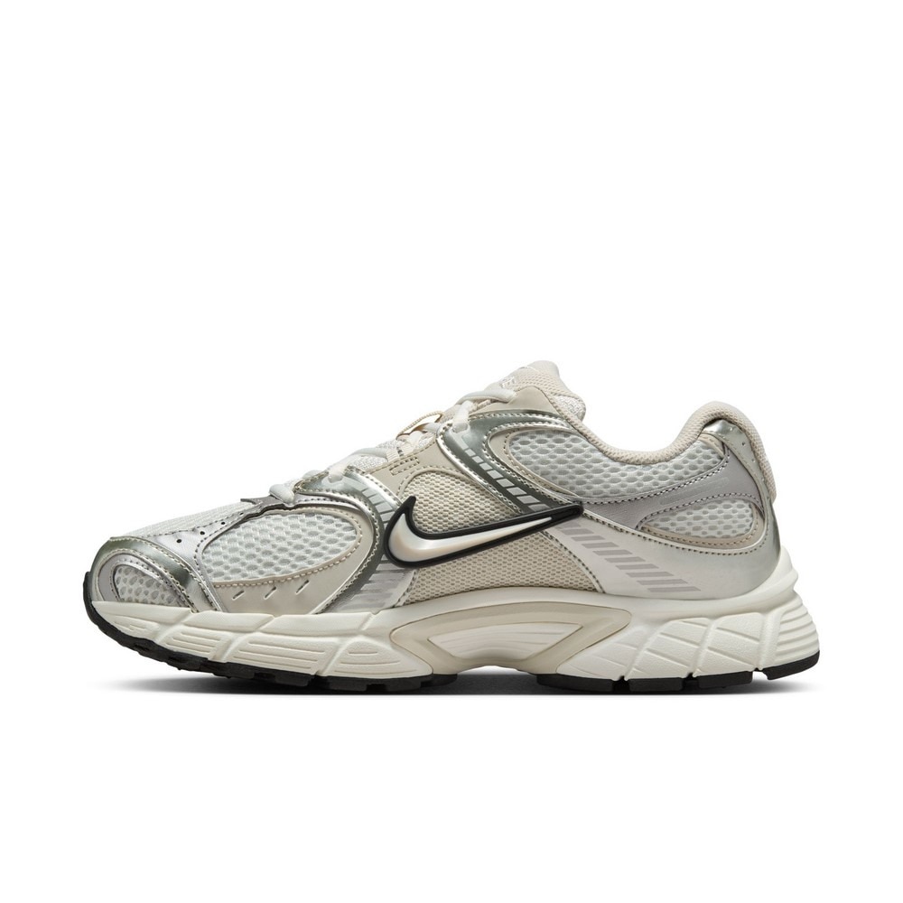 ナイキ（NIKE）（レディース）スニーカー スポーツシューズ ウィメンズ V5 RNR HQ7901-104