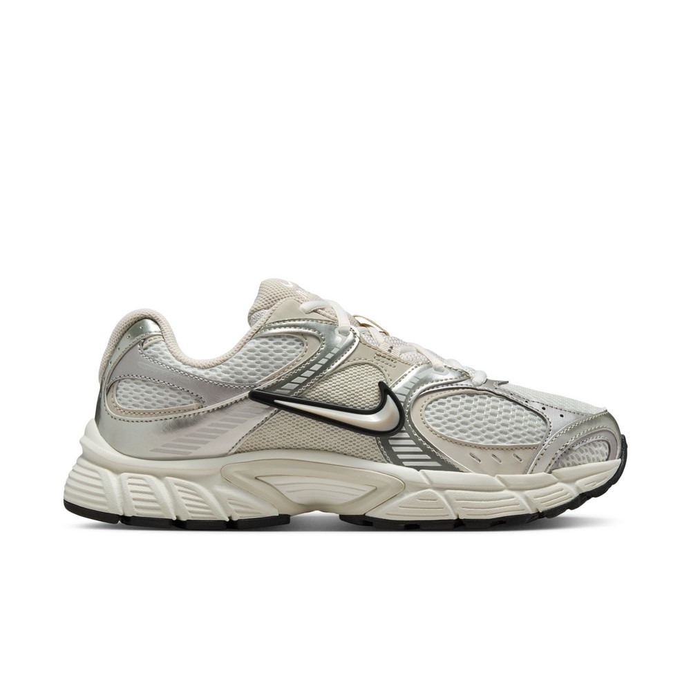 ナイキ（NIKE）（レディース）スニーカー スポーツシューズ ウィメンズ V5 RNR HQ7901-104