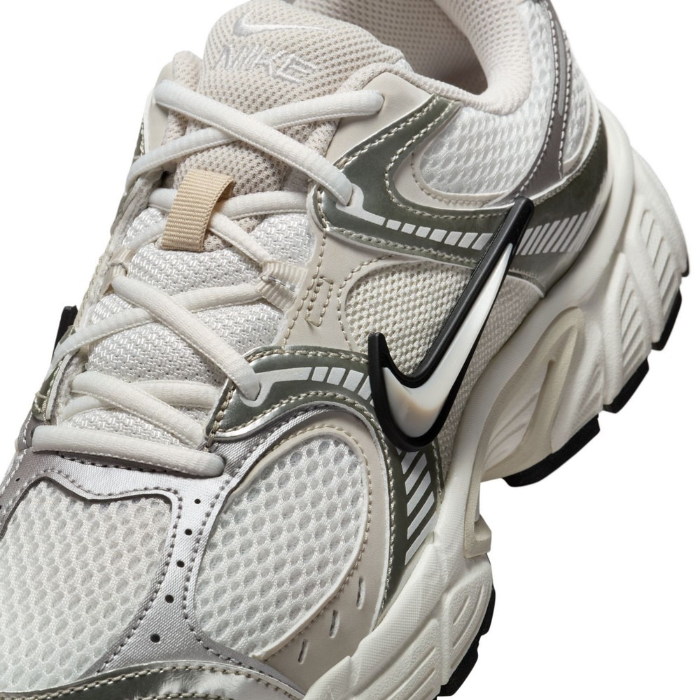 ナイキ（NIKE）（レディース）スニーカー スポーツシューズ ウィメンズ V5 RNR HQ7901-104