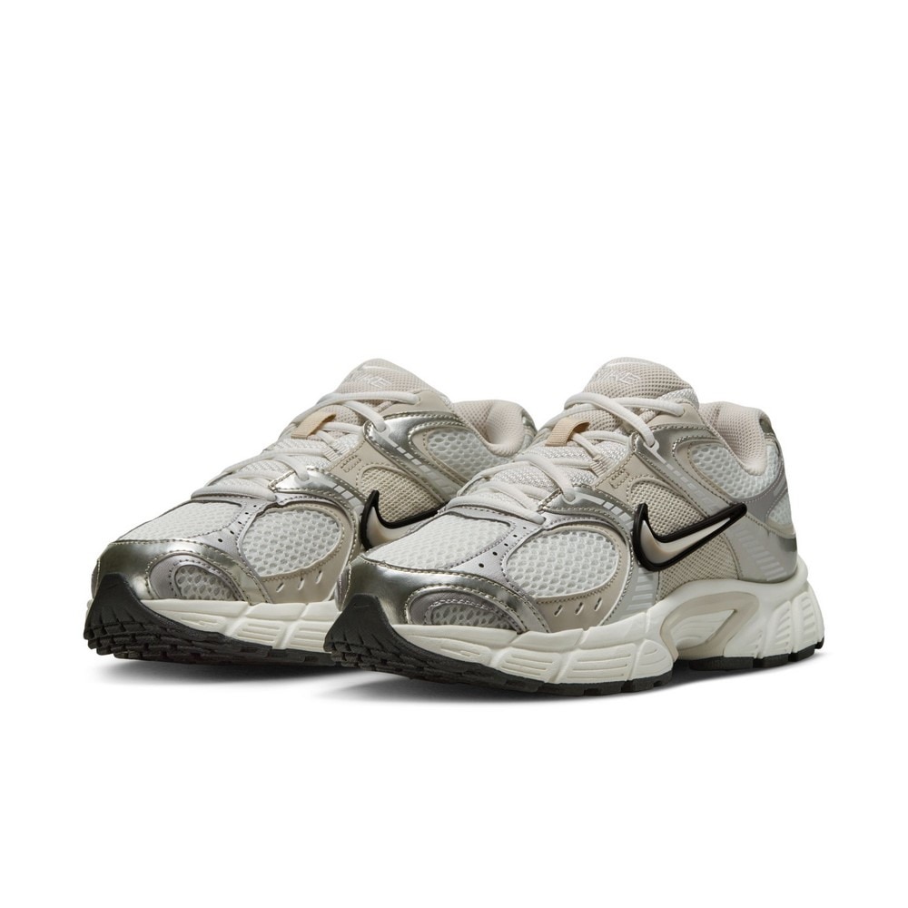 ナイキ（NIKE）（レディース）スニーカー スポーツシューズ ウィメンズ V5 RNR HQ7901-104