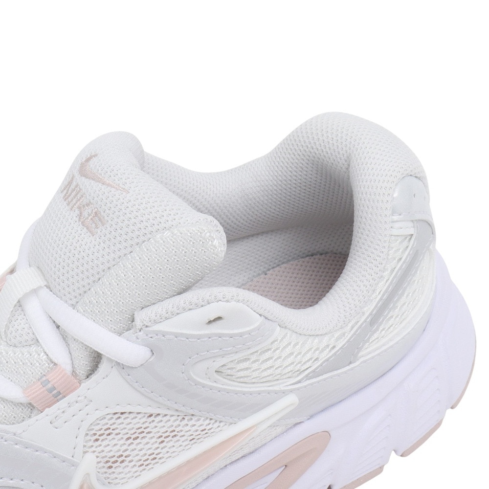 ナイキ（NIKE）（レディース）スニーカー スポーツシューズ V5 RNR