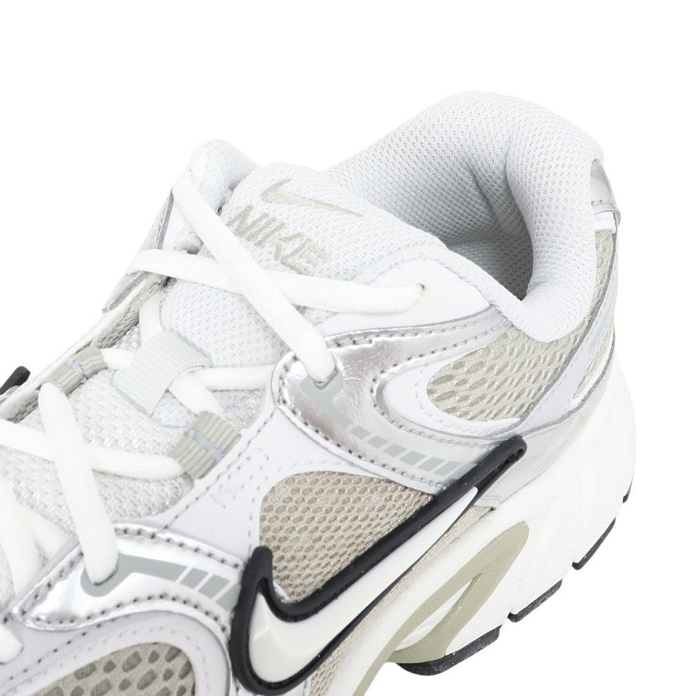 ナイキ（NIKE）（レディース）スニーカー スポーツシューズ V5 RNR