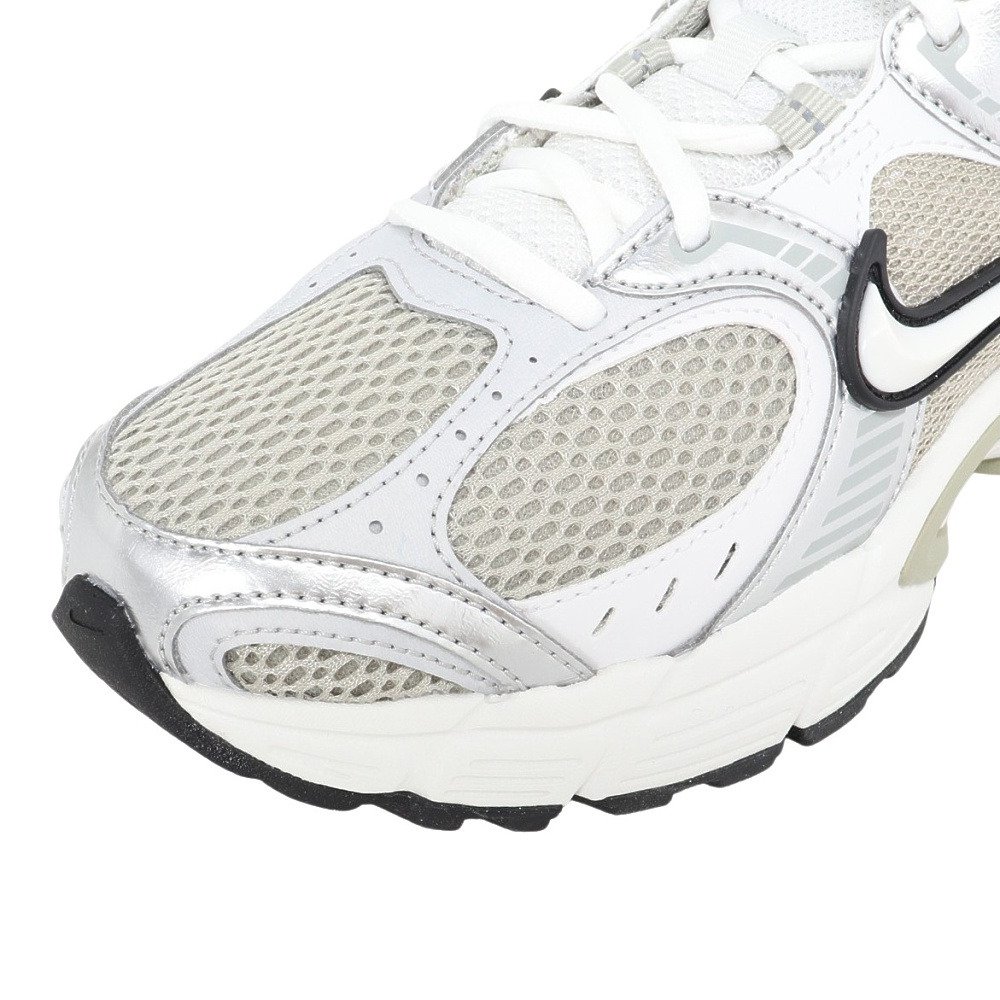 ナイキ（NIKE）（レディース）スニーカー スポーツシューズ V5 RNR