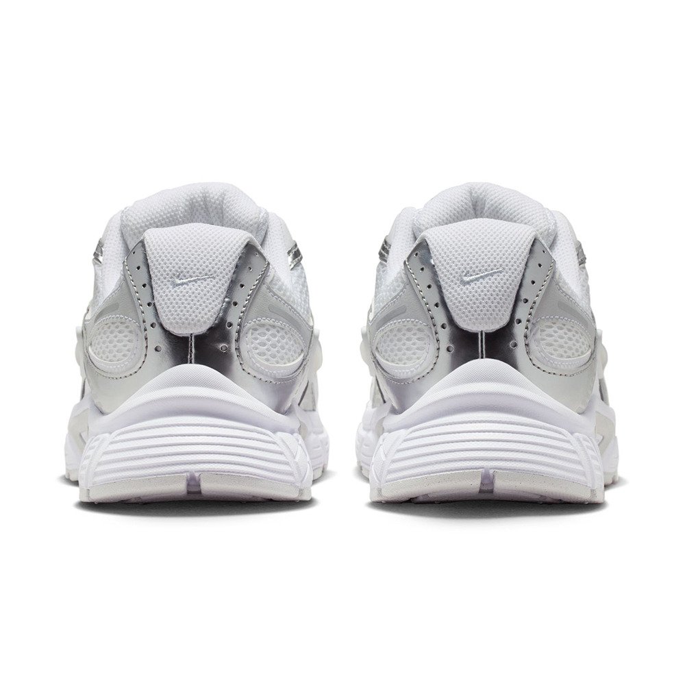 ナイキ（NIKE）（レディース）スニーカー スポーツシューズ V5 RNR