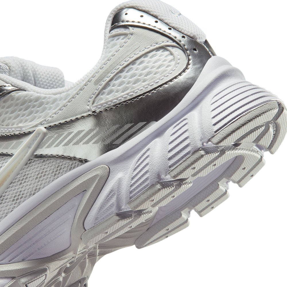 Nike シルバー/ホワイト スニーカー ナイキ（NIKE）（レディース）スニーカー スポーツシューズ V5 RNR
