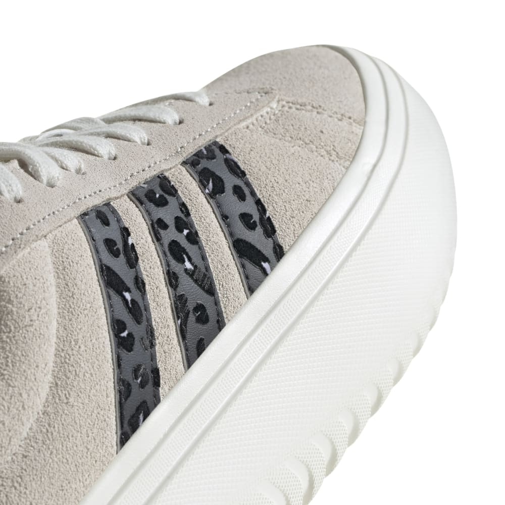 アディダス（adidas）（レディース）スニーカー グランドコートプラットフォームスウェード ライトグレー IE3620 カジュアル スポーツシューズ 厚底 登校 通学