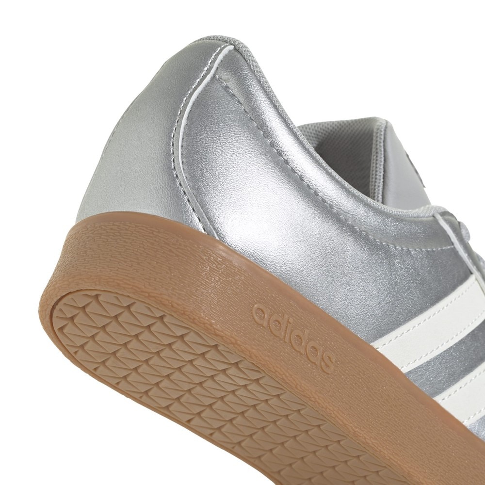 アディダス（adidas）（レディース）スニーカー スポーツシューズ VLコート・ベース JQ3048