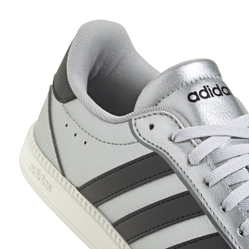 アディダス（adidas）（レディース）スニーカー スポーツシューズ ブレイクネット スリーク JQ8263