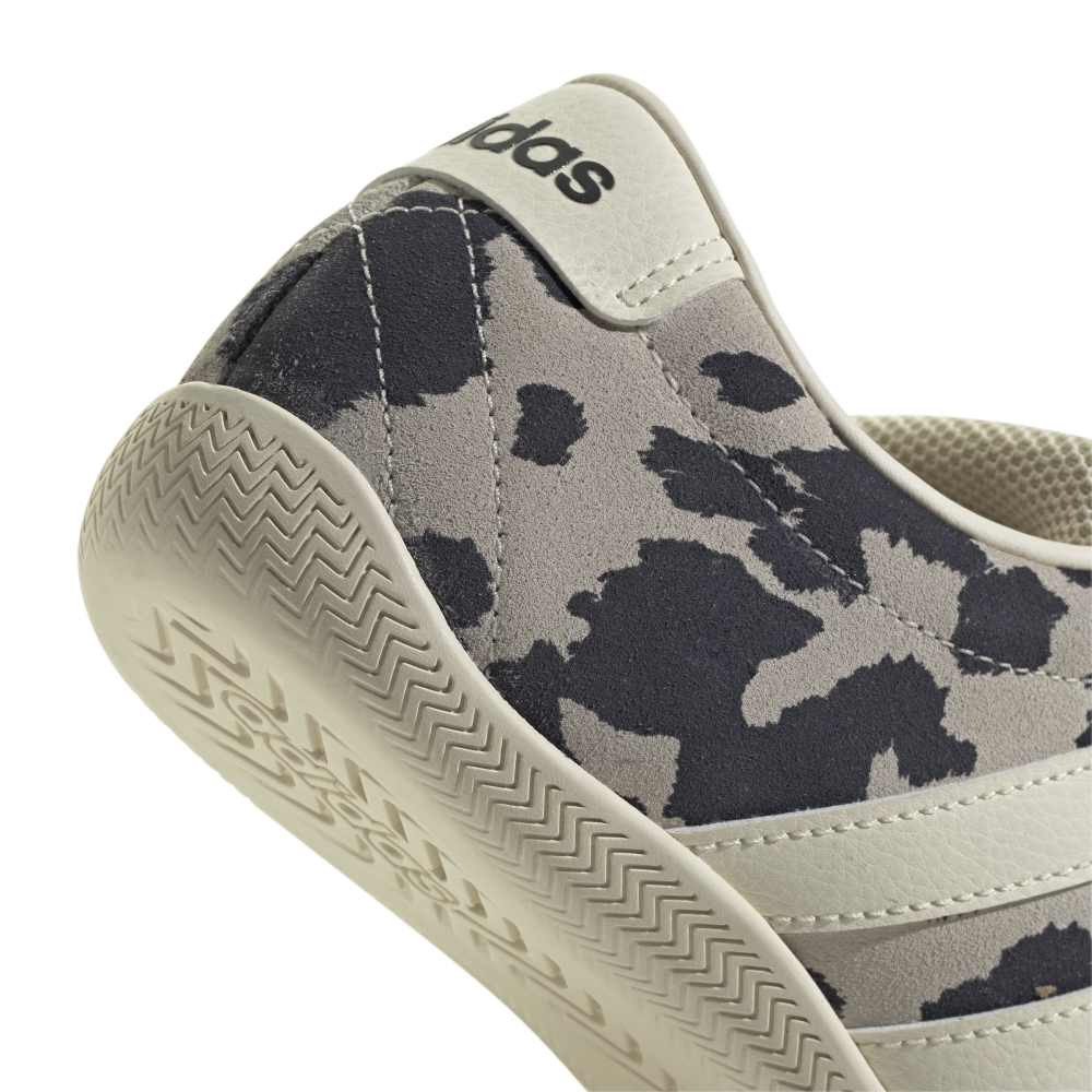 アディダス（adidas）（レディース）スニーカー スポーツシューズ
