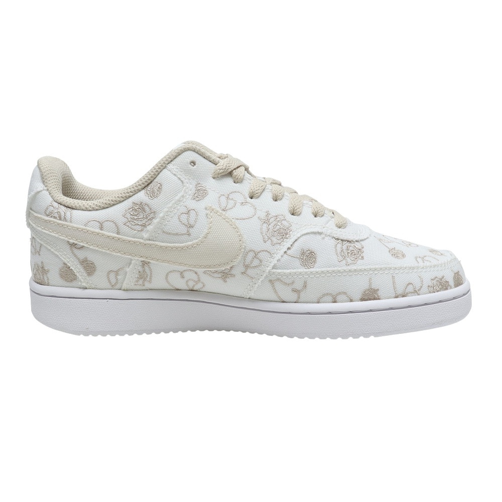 ナイキ（NIKE）（レディース）コート ビジョン LOW VDAY ホワイト白 DJ9297-100 スニーカー スポーツシューズ カジュアル 靴  ローカット 柄
