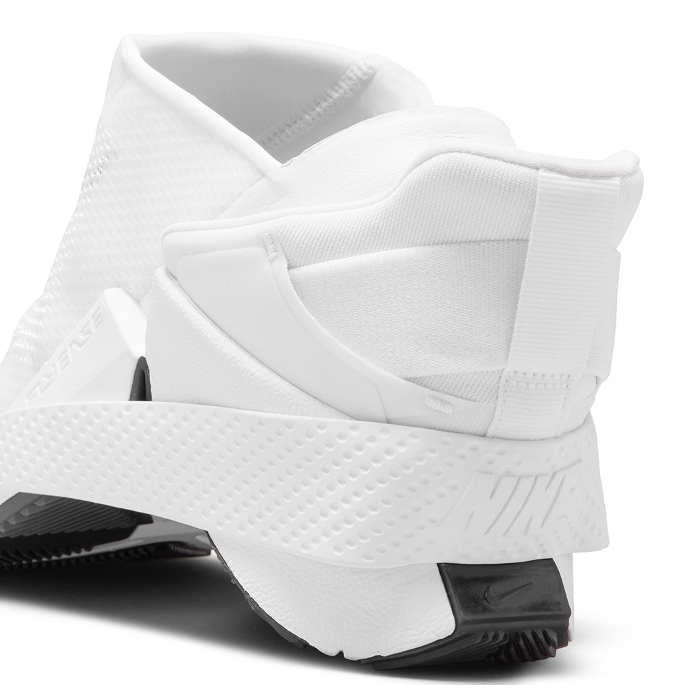 ナイキ（NIKE）（メンズ、レディース）スニーカー スポーツシューズ ゴー フライイーズ イージー オン/オフ DR5540-102