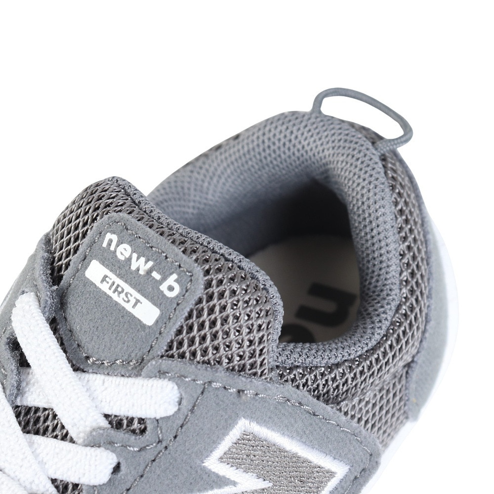 ニューバランス（new balance）（キッズ）キッズシューズ NEW-B FIRST グレー NW1STGRW ファーストシューズ 面ファスナー 屈曲性 脱ぎ履きしやすい かわいい