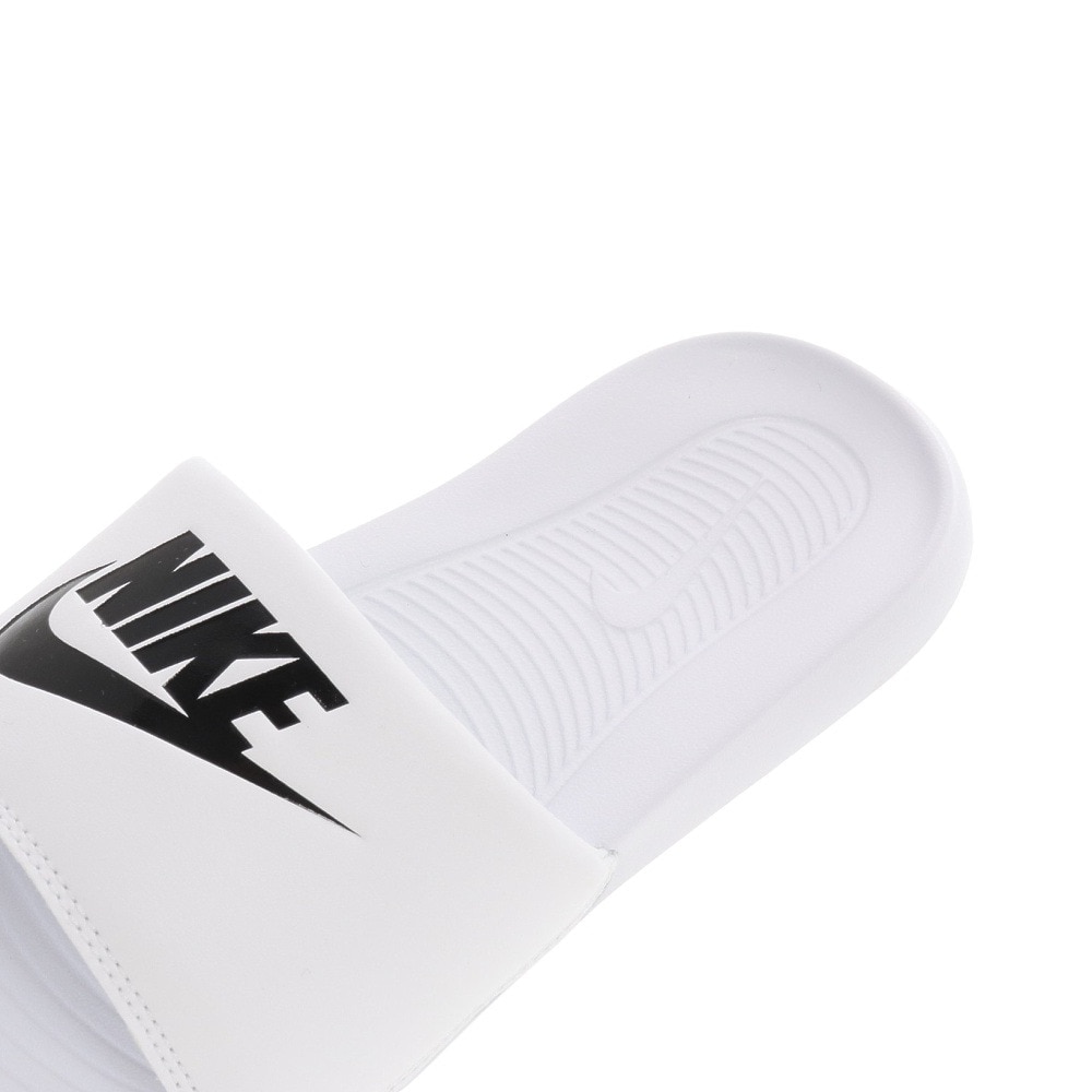 ナイキ（NIKE）（レディース）サンダル ビクトリー ワン スライド ホワイト CN9677-100 シャワーサンダル プール ビーチ タウン レジャー 軽量 快適性