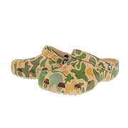 クロックス(crocs)(メンズ)スポーツサンダル クラシック プリンテッド カモ クロッグ Chai/Tan ベージュ 206454-2Y6-2023 レジャー 軽量