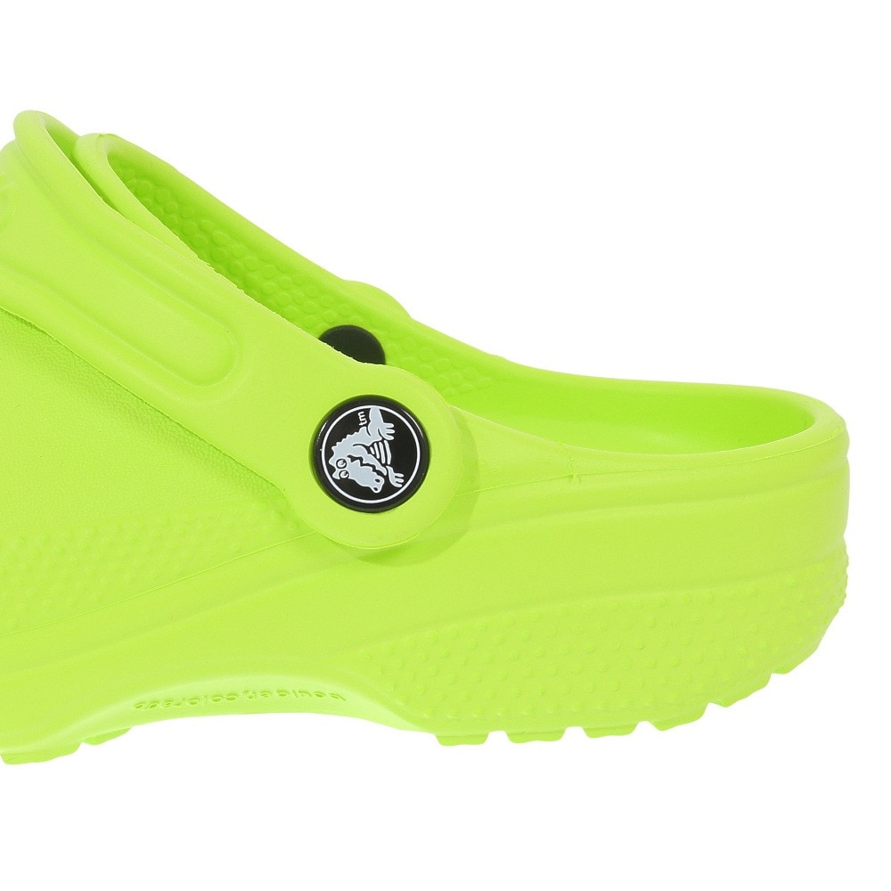 クロックス（crocs）（キッズ）スポーツサンダル クラシック クロッグ キッズ Lime フラッシュグリーン 206991-3UH-2023 レジャー プール 軽量