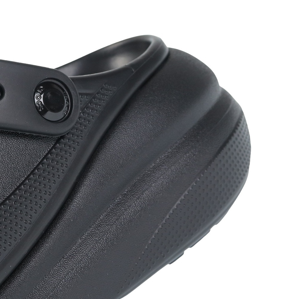 クロックス（crocs）（レディース）スポーツサンダル クラッシュ クロッグ ブラック 207521-001-2023 シャワサン レジャー プール ビーチ タウン 厚底