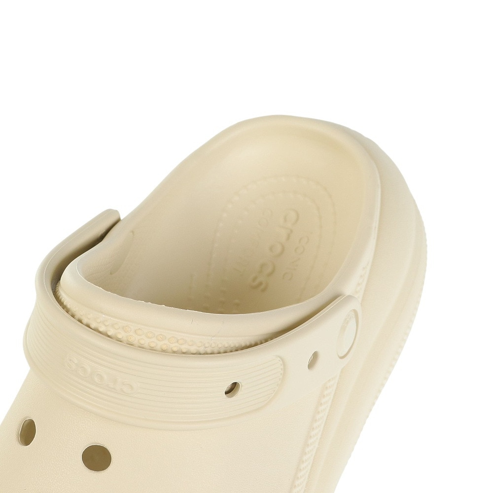 クロックス（crocs）（レディース）スポーツサンダル クラッシュ クロッグ 207521-2Y2-2023 シャワサン レジャー プール ビーチ タウン 厚底