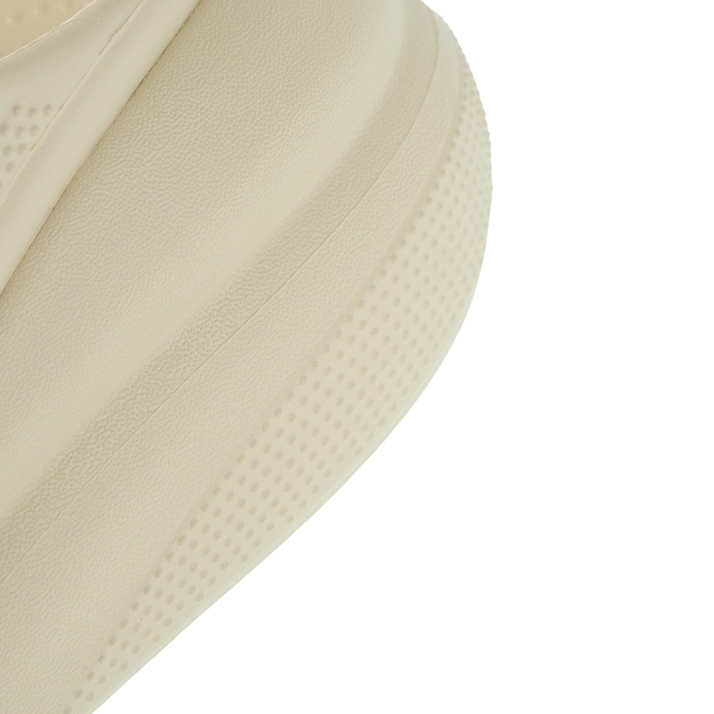 クロックス（crocs）（レディース）スポーツサンダル クラッシュ クロッグ 207521-2Y2-2023 シャワサン レジャー プール ビーチ タウン 厚底