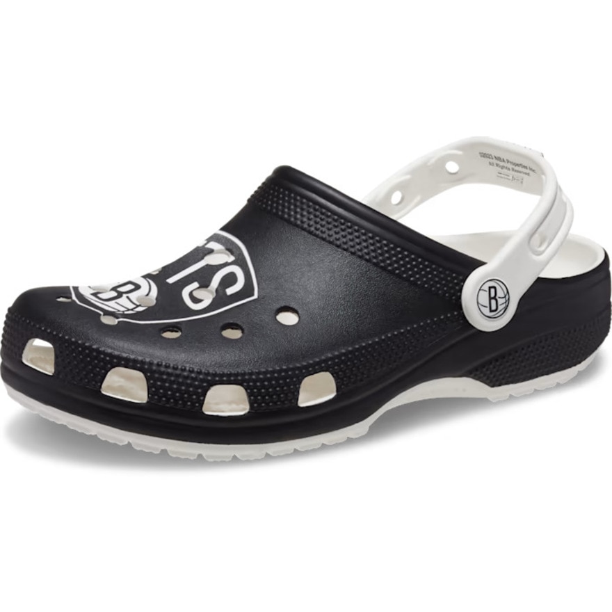 クロックス（crocs）（メンズ、レディース）サンダル NBA ブルックリン ネッツ クラシック クロッグ 208651-103-2023