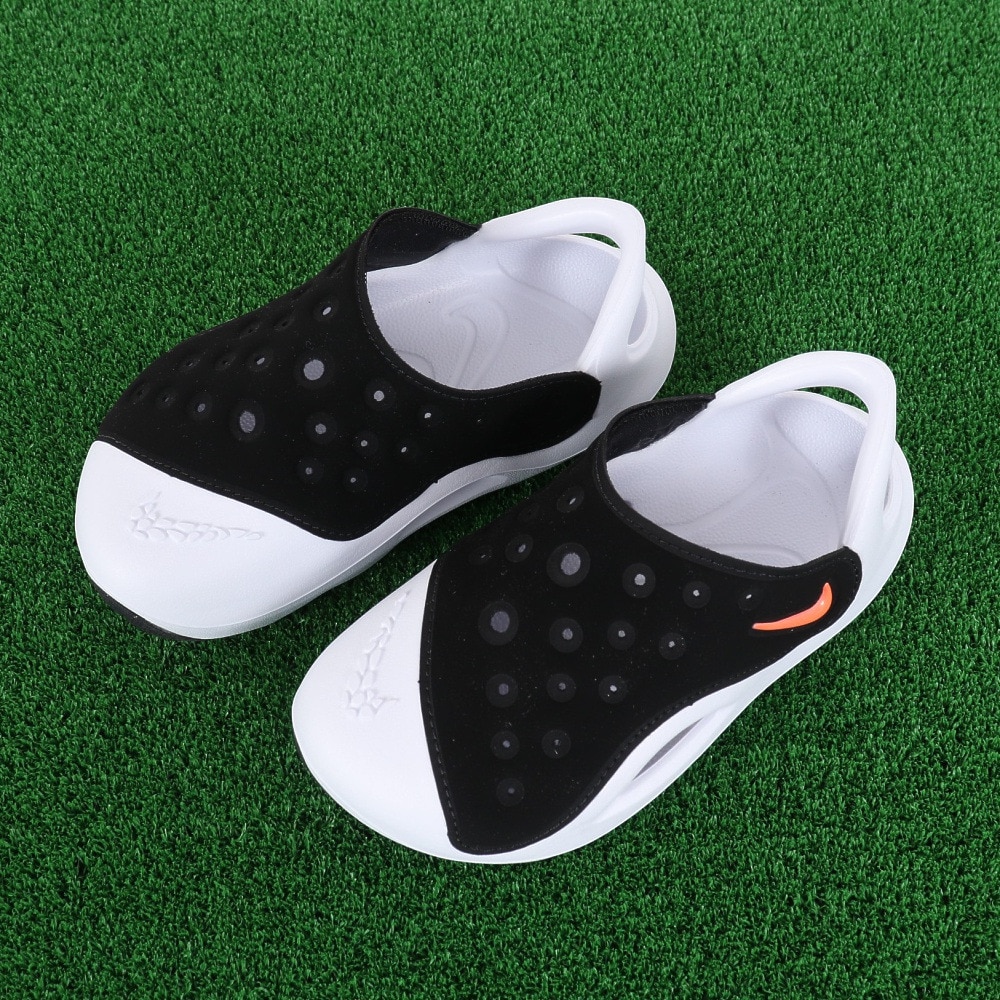 ナイキ（NIKE）（キッズ）サンダル アクア スウッシュ ブラック ホワイト FN0876-001  日常履き タウン レジャー プール 耐久性 クッション性