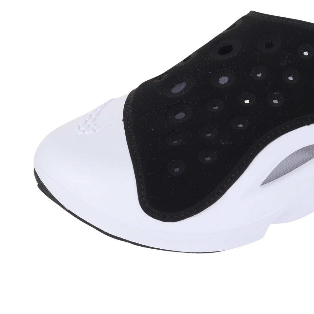 ナイキ（NIKE）（キッズ）ジュニア サンダル アクア スウッシュ ブラック ホワイト FV6363-001  日常履 タウン レジャー プール 耐久性 クッション性