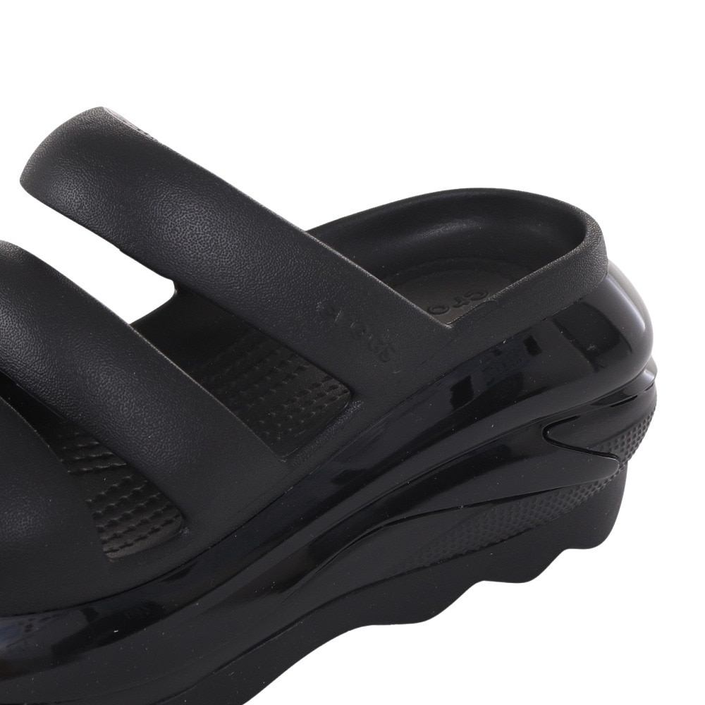 クロックス（crocs）（メンズ、レディース）サンダル メガ クラッシュ トリプルストラップ 209842-001