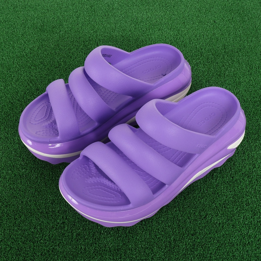 クロックス（crocs）（メンズ、レディース）サンダル メガ クラッシュ トリプルストラップ 209842-5AJ