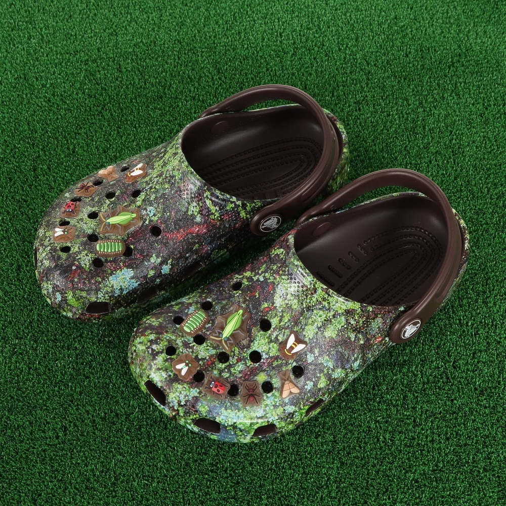 クロックス（crocs）（キッズ）サンダル Classic Bugs Clog 210371-2EW