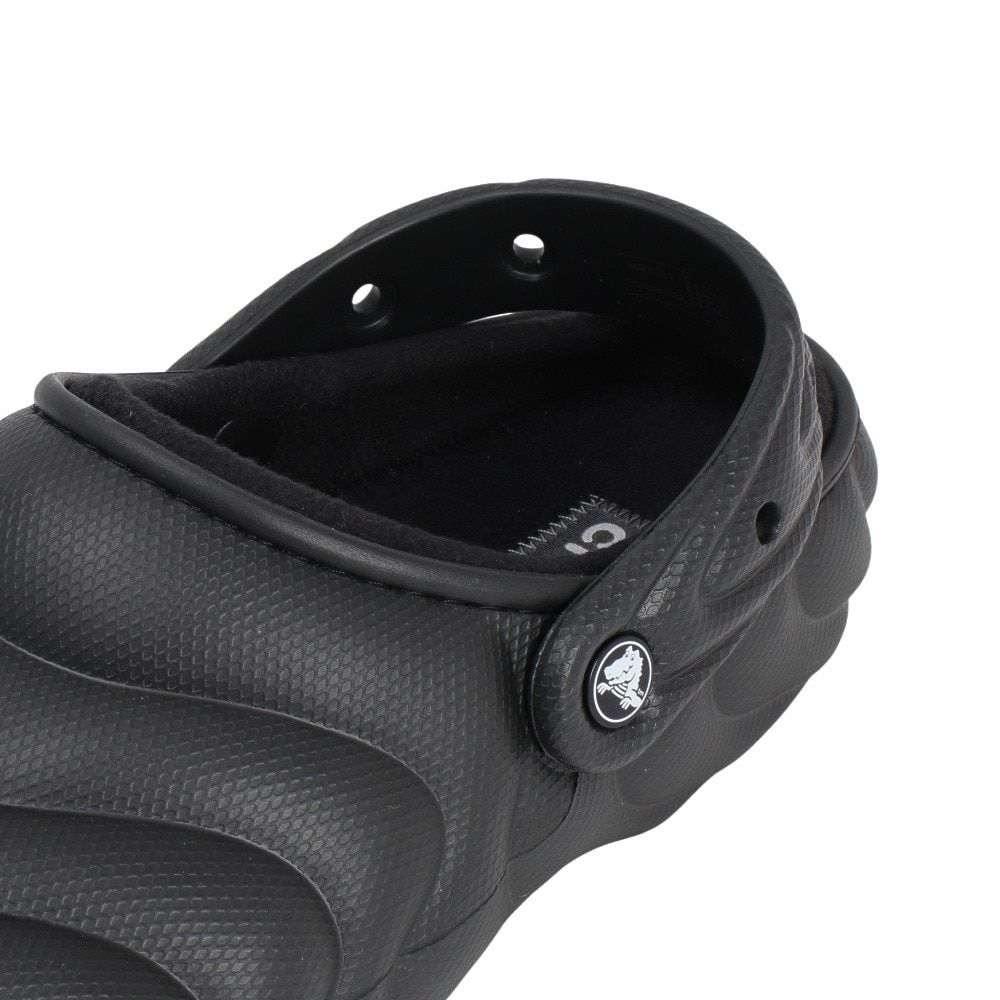 クロックス（crocs）（メンズ、レディース）サンダル クラシック ラインド オーバーパフ クロッグ 210059-001