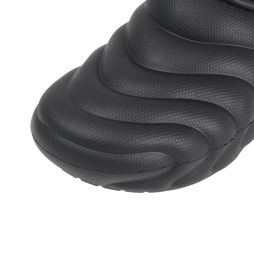 クロックス（crocs）（メンズ、レディース）サンダル クラシック ラインド オーバーパフ クロッグ 210059-001
