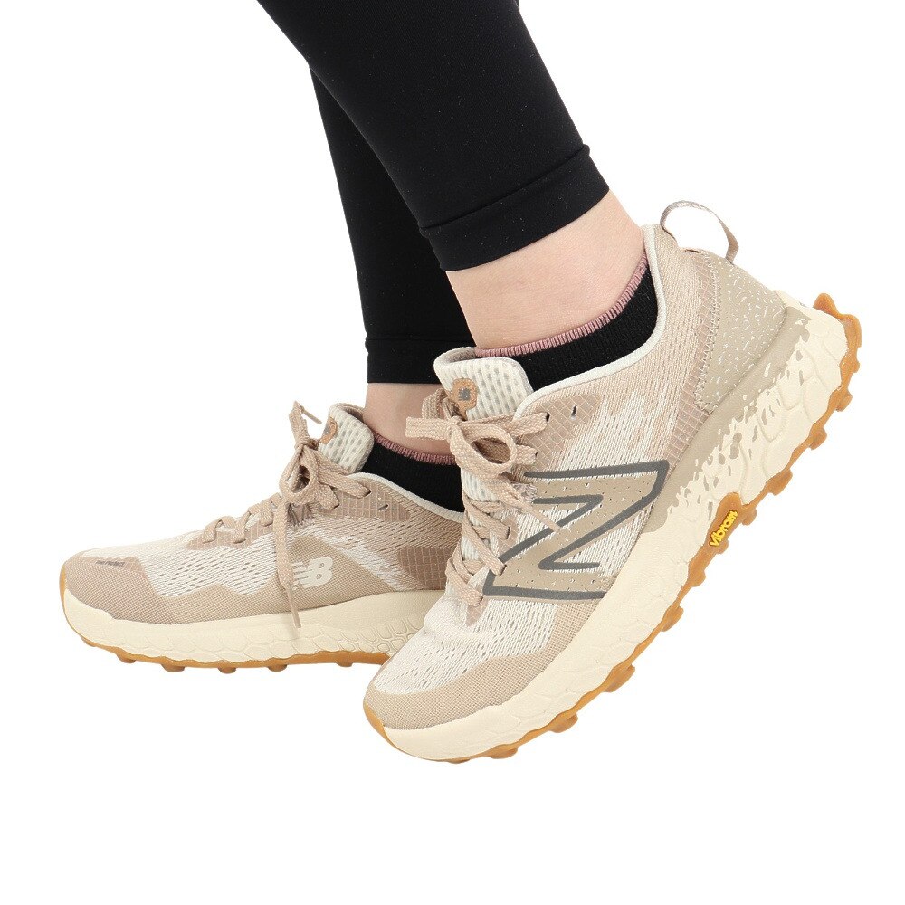 ニューバランス（new balance）（レディース）スニーカーフレッシュフォーム ヒエロ ベージュ WTHIERQ7B トレイルランニング