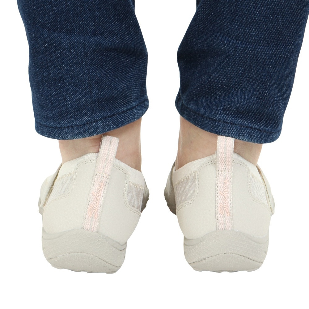 スケッチャーズ（SKECHERS）（レディース）カジュアルシューズ ブリース イージー レディー レーン ベージュ 100264-NAT スニーカー タウン 通気性 軽量
