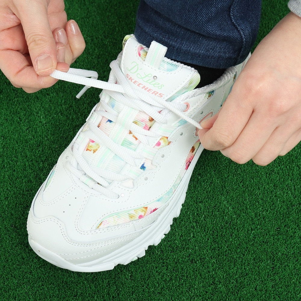 スケッチャーズ（SKECHERS）（レディース）カジュアルシューズ ディーライト ブルーミング フィールズ ホワイト 白 149794-WMLT スニーカー タウン 通気性