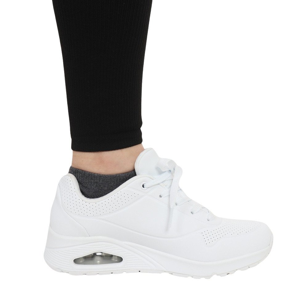 スケッチャーズ（SKECHERS）（レディース）カジュアルシューズ UNO STAND ON AIR 73690-W