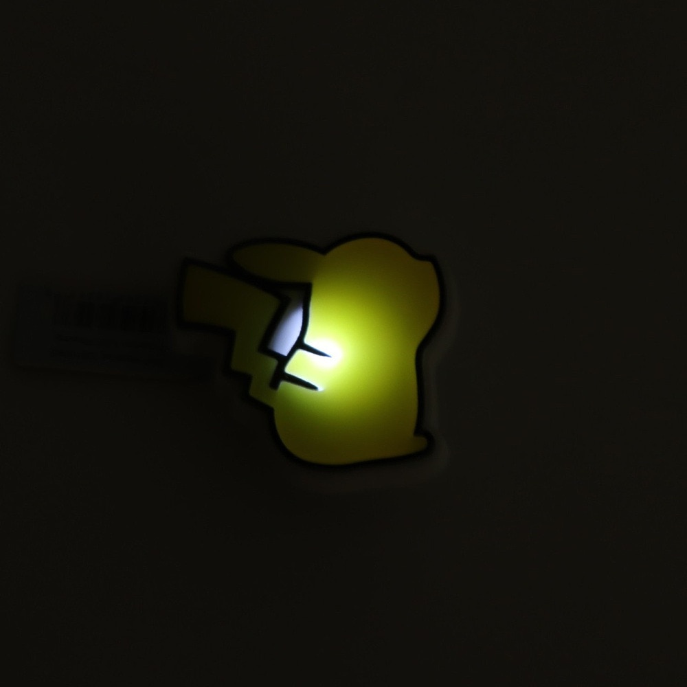 クロックス（crocs）（メンズ、レディース、キッズ）ジビッツチャーム ポケモン LED ピカチュウ 10010045