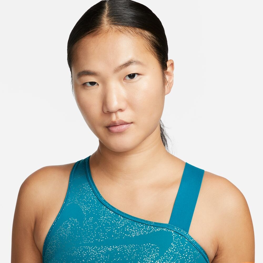 ナイキ（NIKE）（レディース）ドライフィット スウッシュ ASYM ブラ AOP DQ5243-367