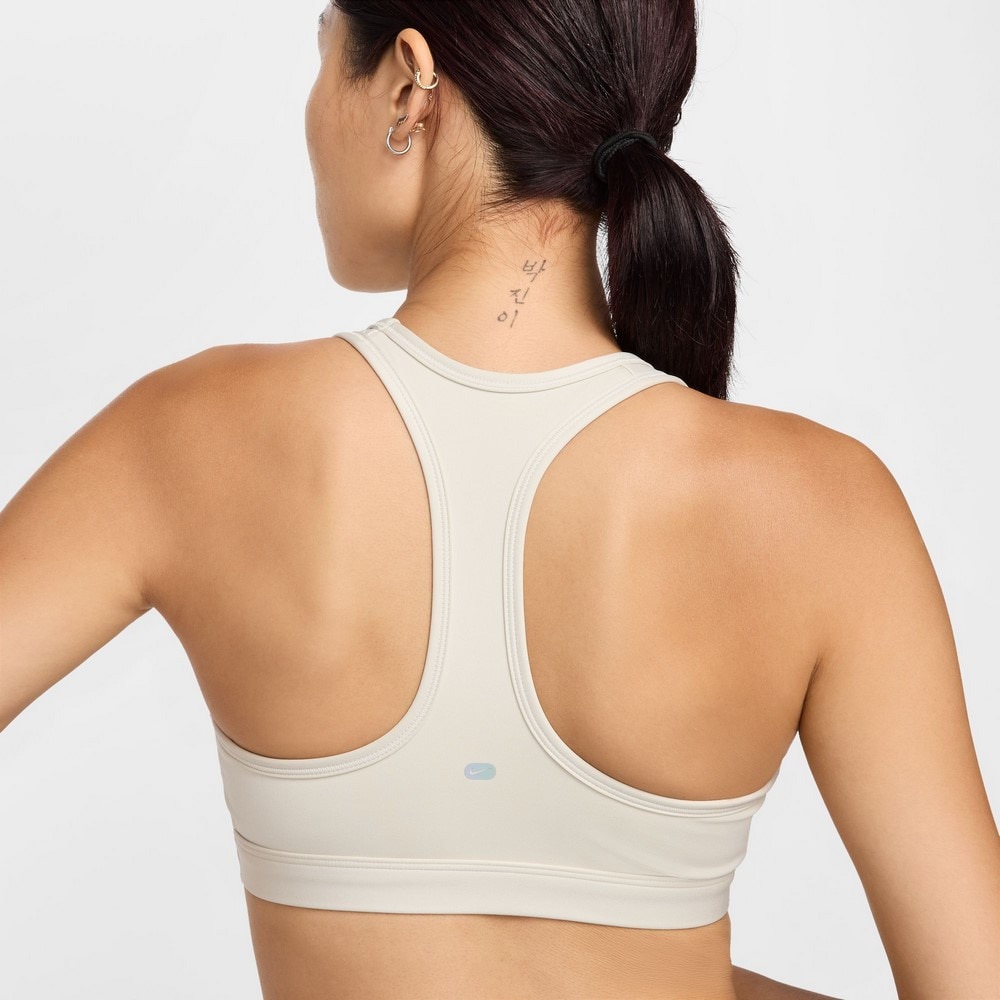 ナイキ（NIKE）（レディース）スウッシュ ミディアムサポート パッディド スポーツブラ HJ8132-072