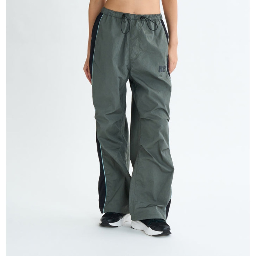 ロキシー（ROXY）（レディース）NAIL IT PARACHUTE PANTS フィットネス ロングパラシュートパンツ 25FWRPT254543KHA