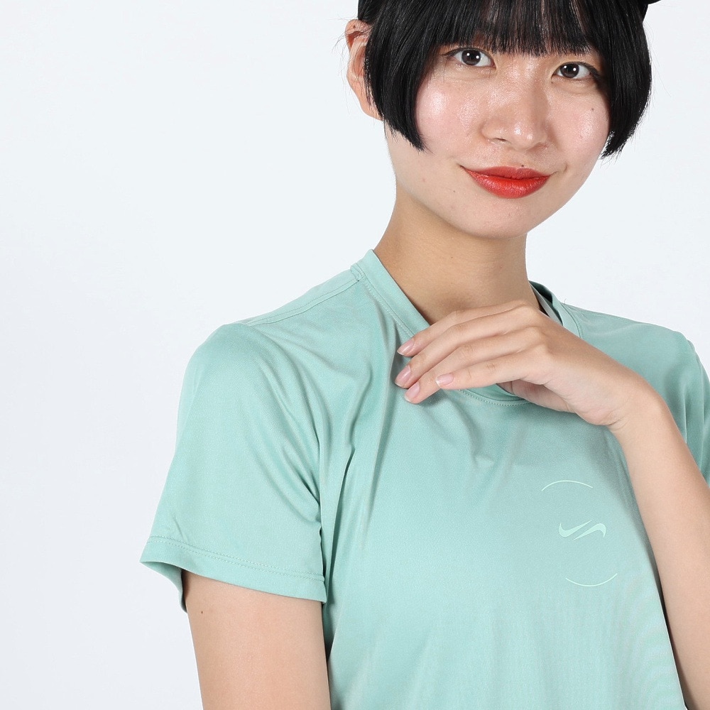 ナイキ（NIKE）（レディース）tシャツ 半袖 速乾 グリーン ドライフィット ワン クロップ FN7255-309