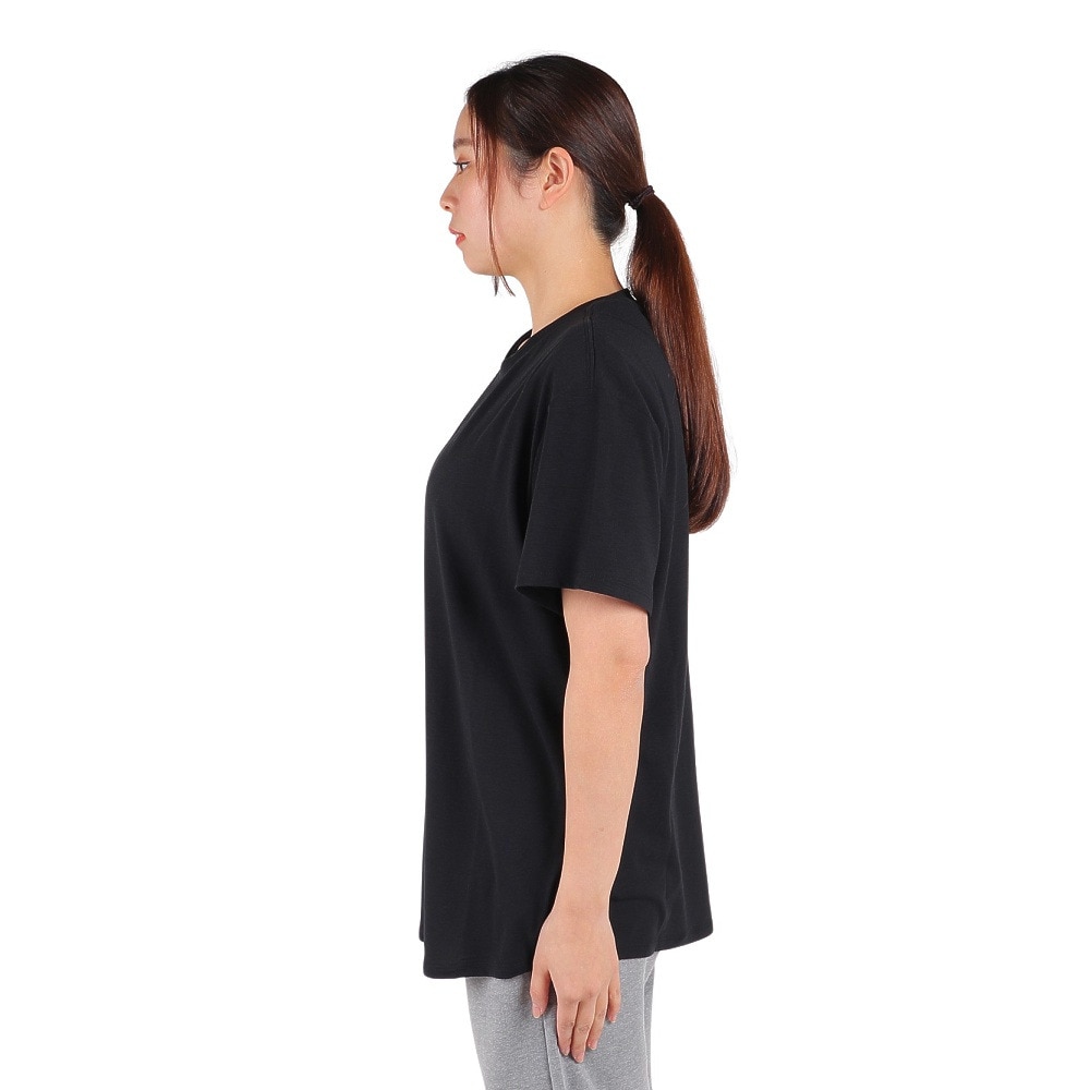 ナイキ（NIKE）（レディース）ワン リラックスド ドライフィット ショートスリーブ トップ FN2815-010