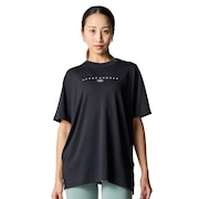 (レディース)UAテック オーバーサイズ グラフィック Tシャツ 6001330 001