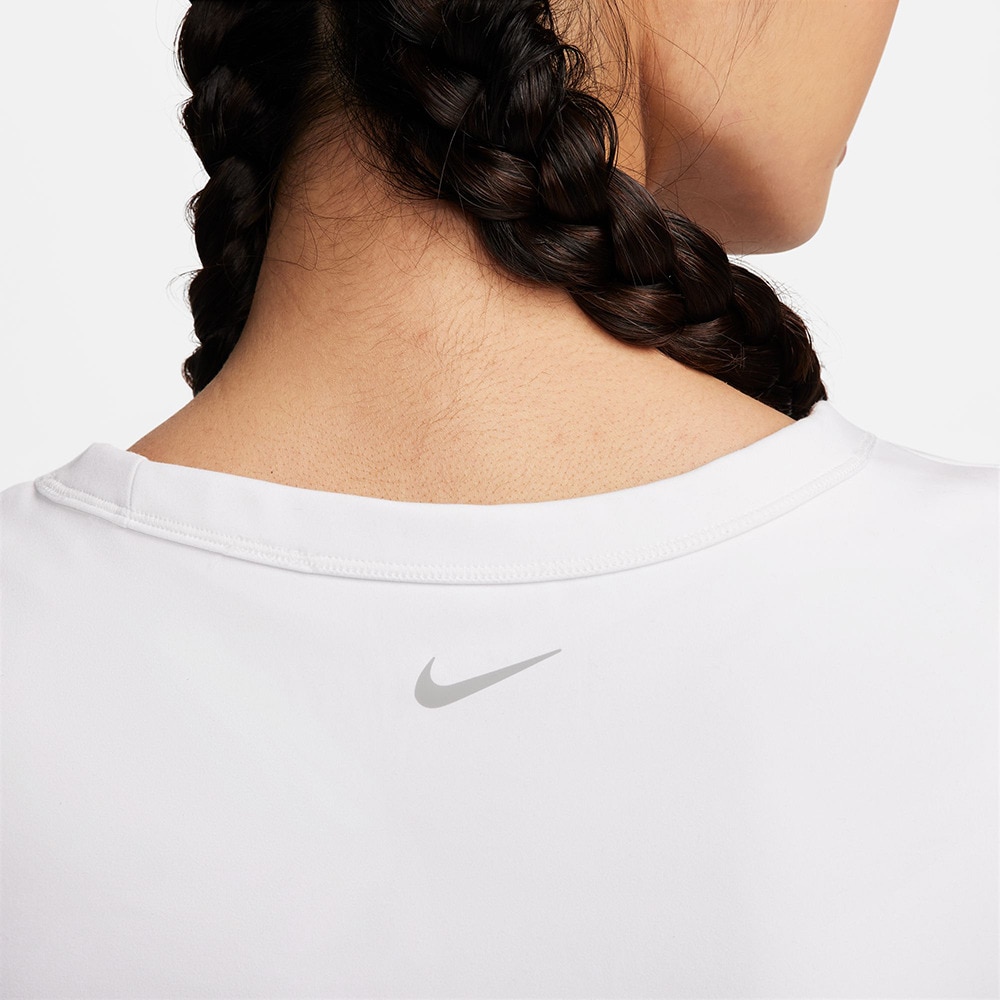 ナイキ（NIKE）（レディース）ワン フィッテド ドライフィット ショートスリーブ クロップド トップ FN2805-100