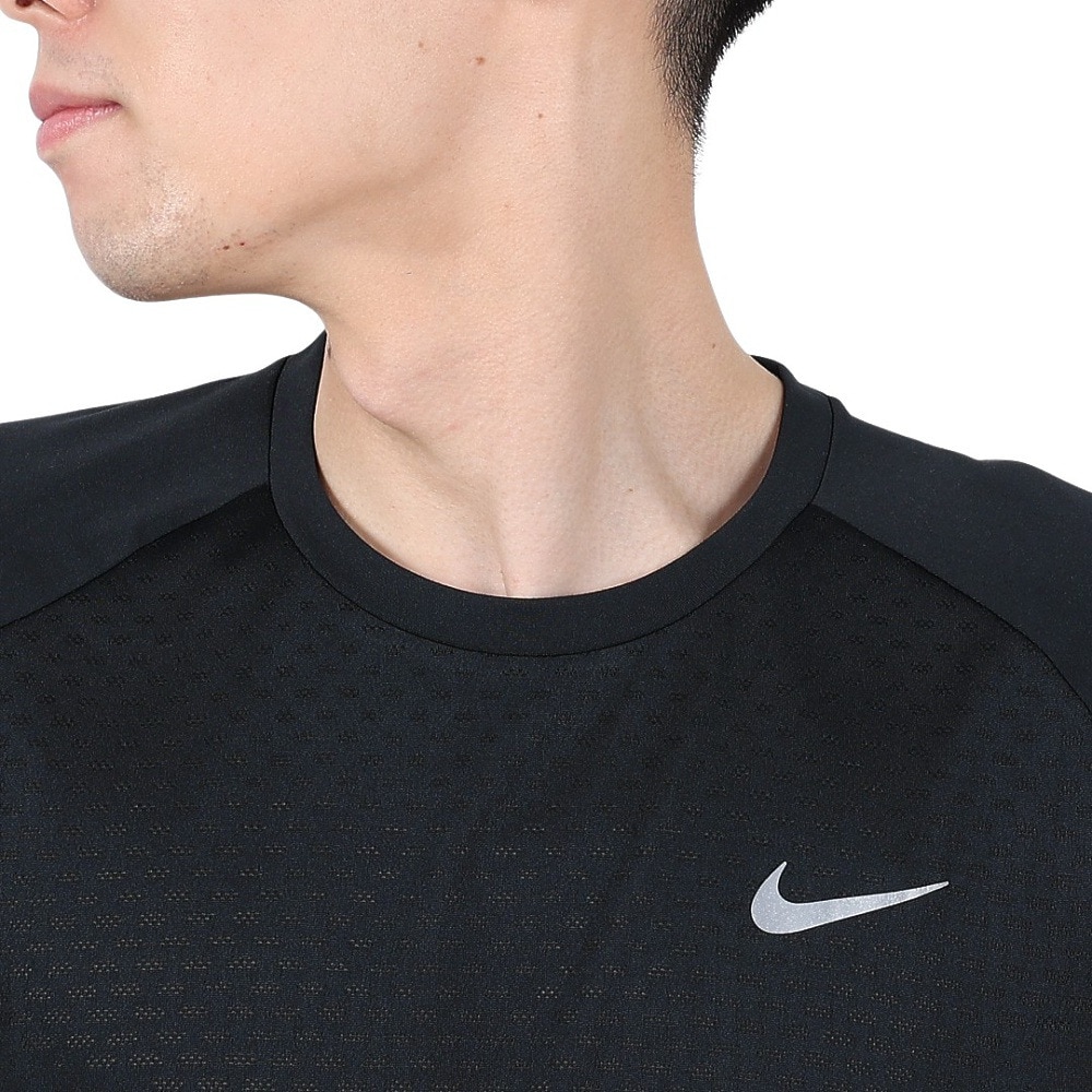 ナイキ（NIKE）（メンズ）ドライフィット ADV STRIDE 半袖 ランニングトップ HV5204-010