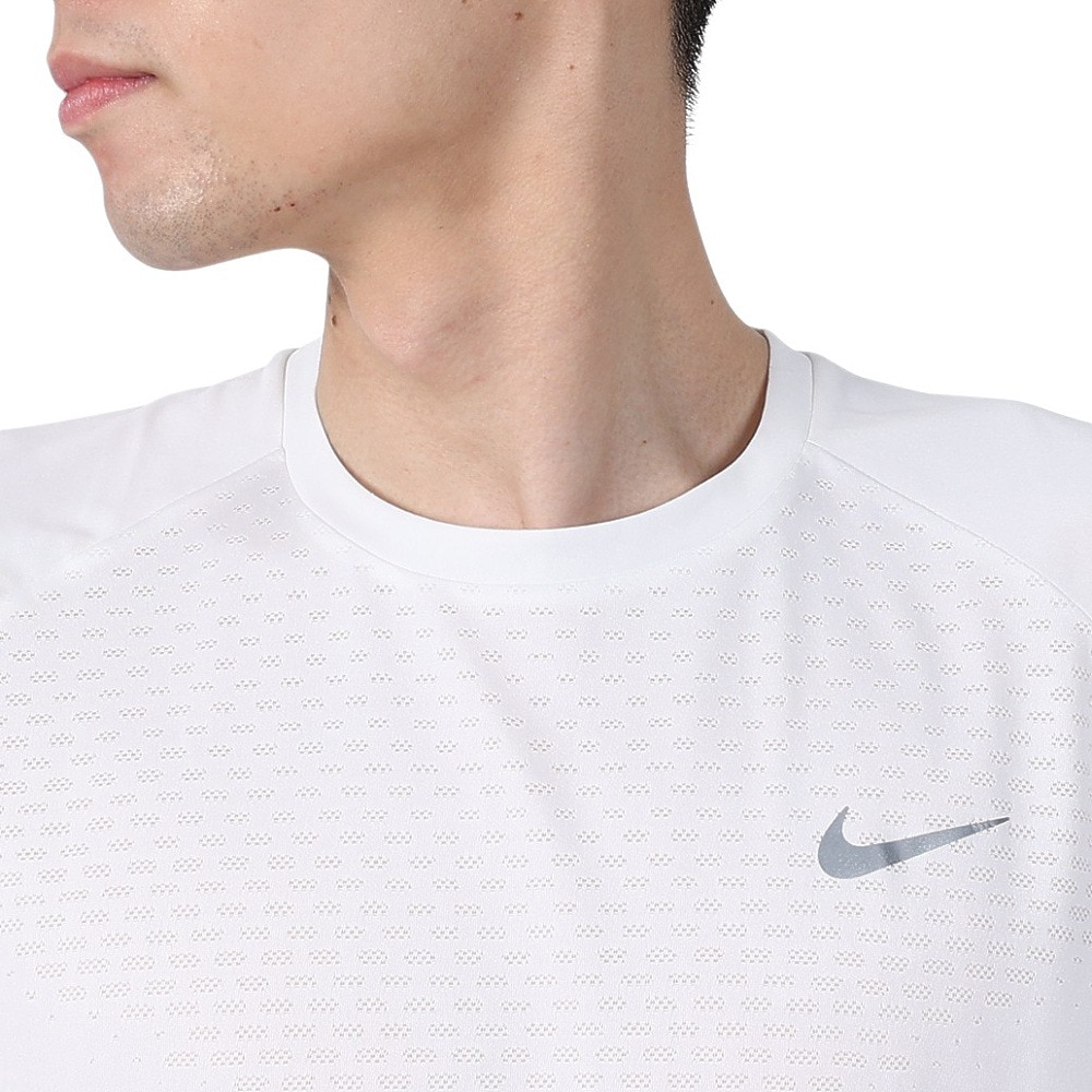 ナイキ（NIKE）（メンズ）ドライフィット ADV STRIDE 半袖 ランニングトップ HV5204-100