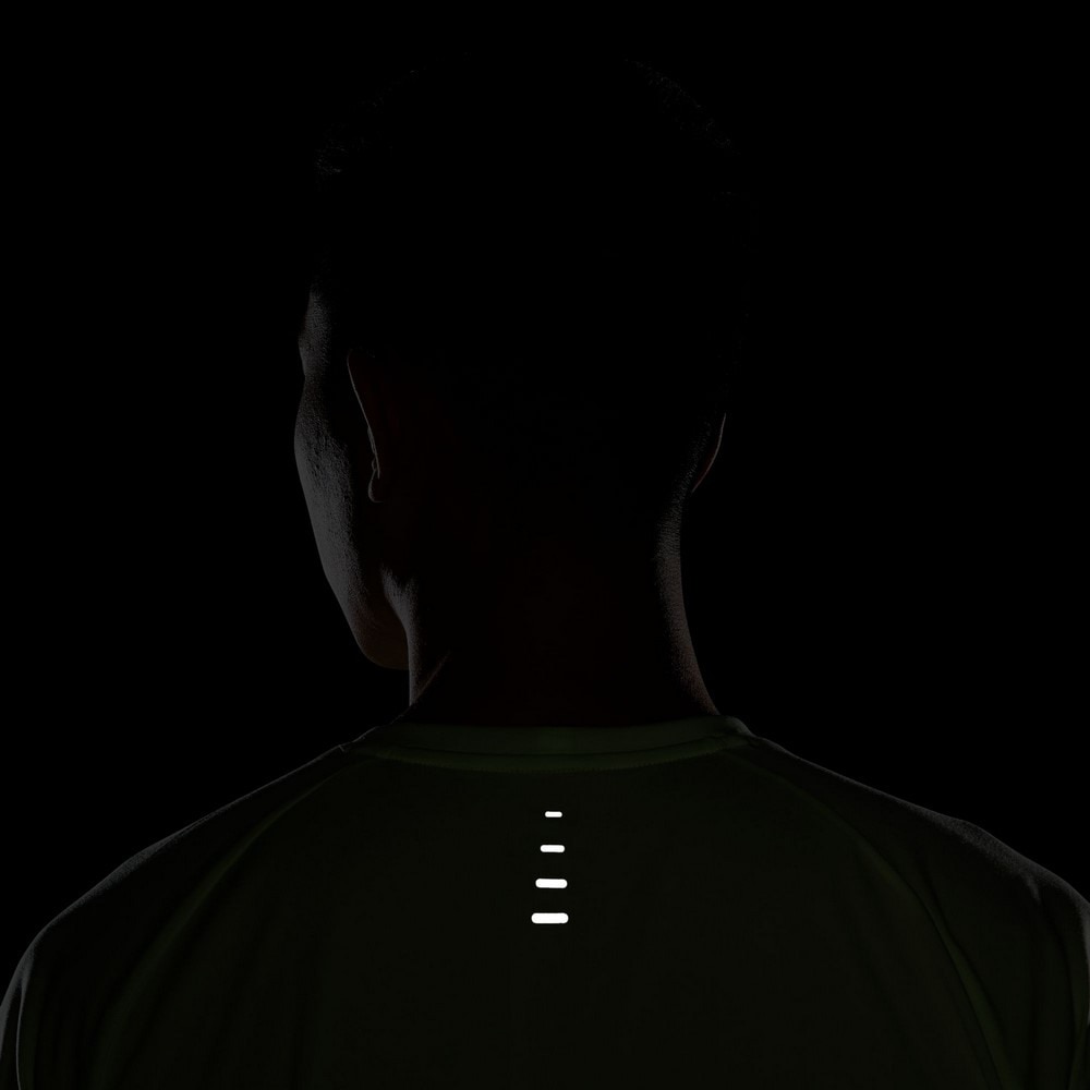 ナイキ（NIKE）（メンズ）ストライド ドライフィット ADV 半袖ランニングトップ HV5204-701
