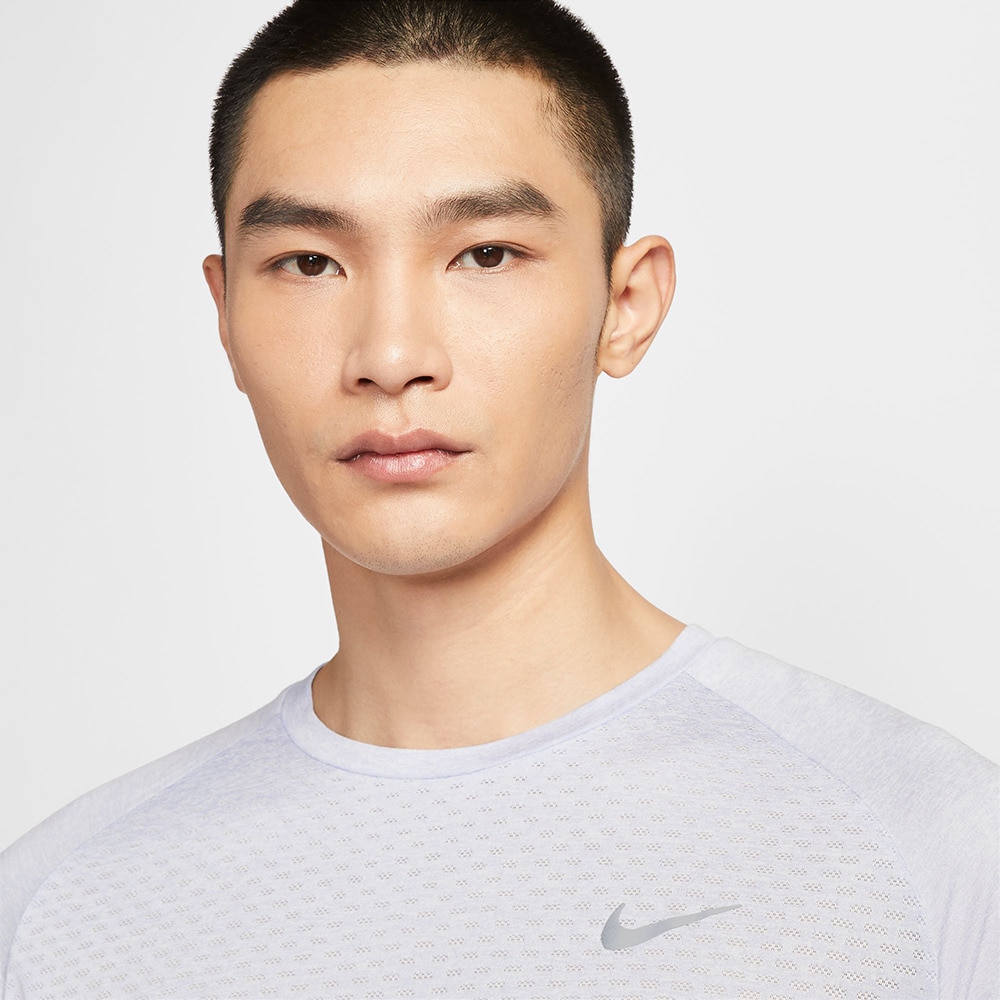 ナイキ（NIKE）（メンズ）ドライフィット ストライド 半袖トップス HV5204-057
