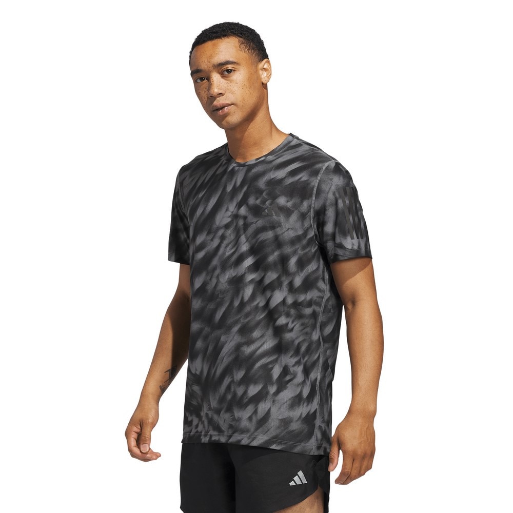 アディダス（adidas）（メンズ）オウン ザ ラン 総柄プリント 半袖Tシャツ TX758-JZ5476