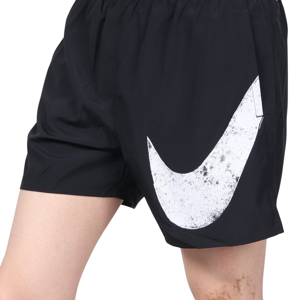 ナイキ（NIKE）（メンズ）ドライフィット チャレンジャー スウッシュ ショーツ 5インチ インナーショーツ付き FV9917-010