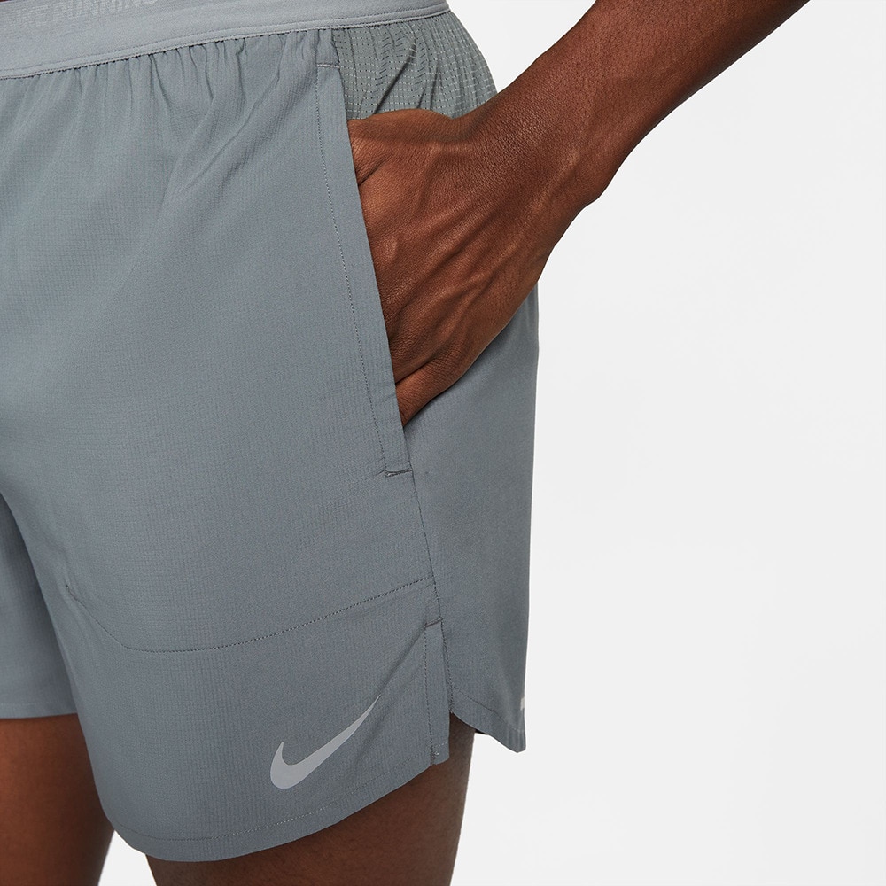 ナイキ（NIKE）（メンズ）ドライフィット ストライド 13cm ランニングショートパンツ インナー付き DM4756-084